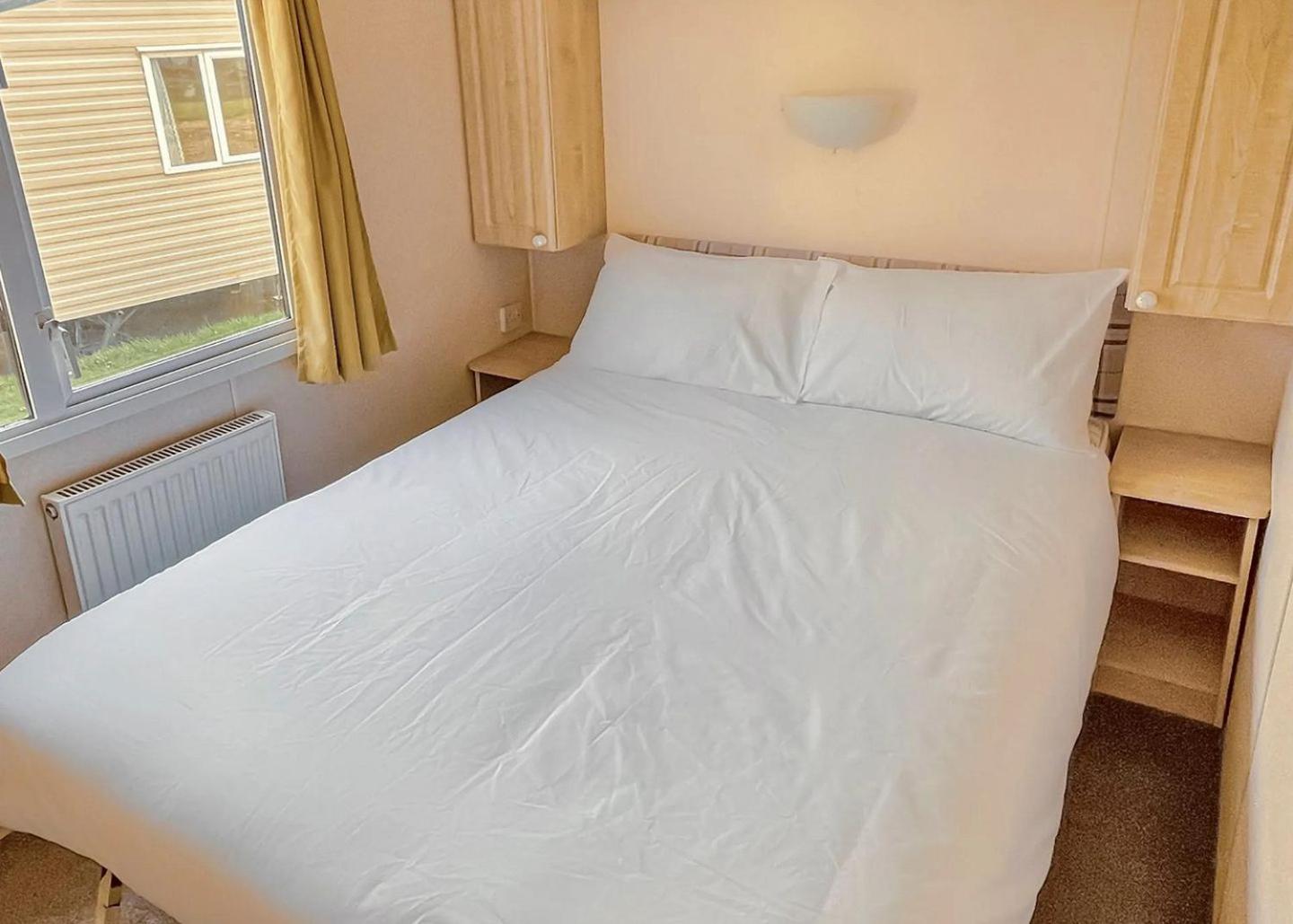 Orchards Holiday Park Newbridge  Room photo