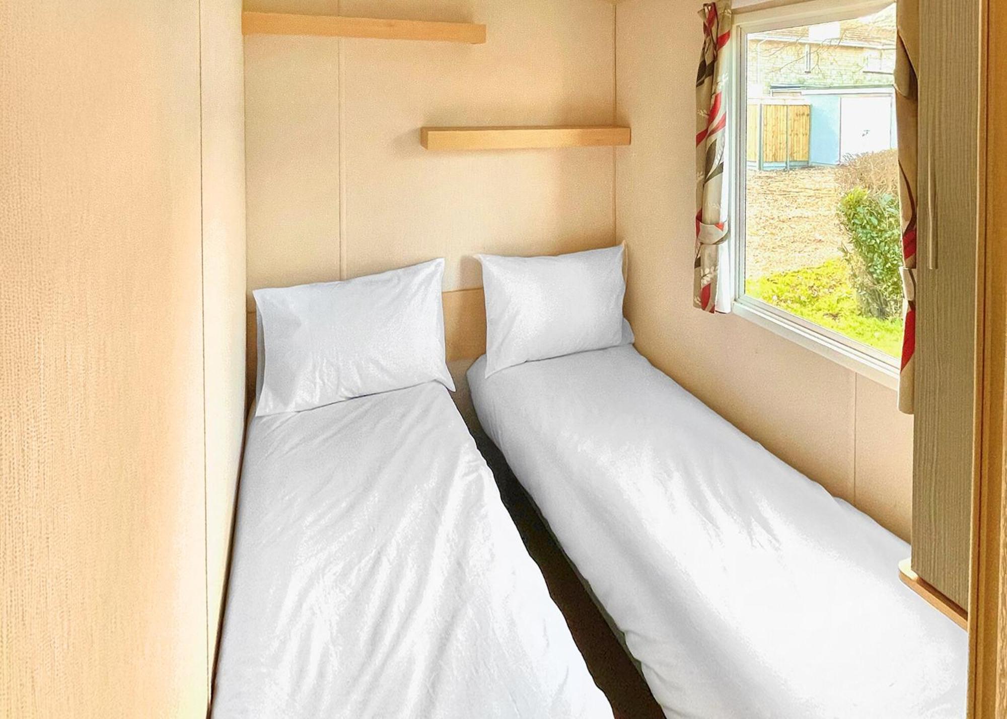 Orchards Holiday Park Newbridge  Room photo